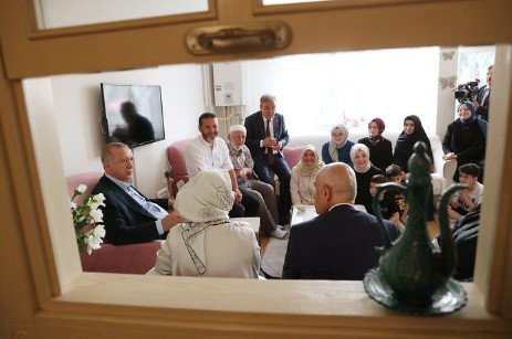 Başkan Erdoğan, Ordu'da çay davetinde bulunan aileyi ziyaret etti!